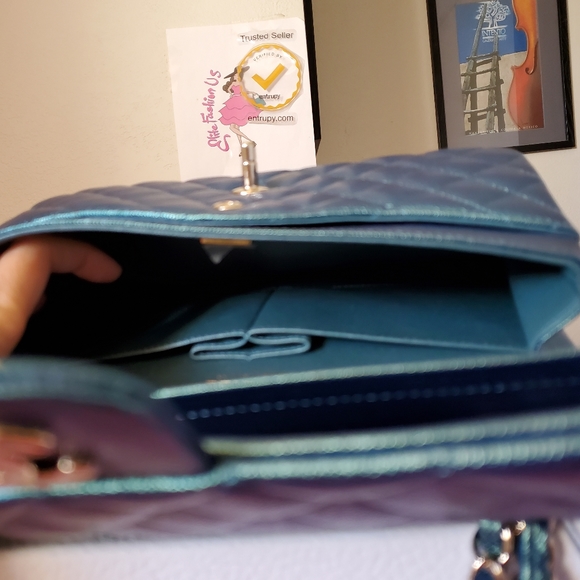 Chanel classic iridescent green caviar gold hw medium bag - Picture 12 of 13